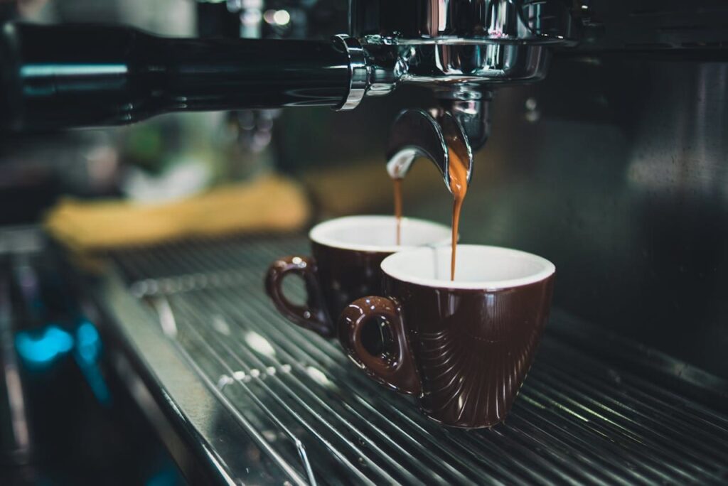 Café sendo preparado.